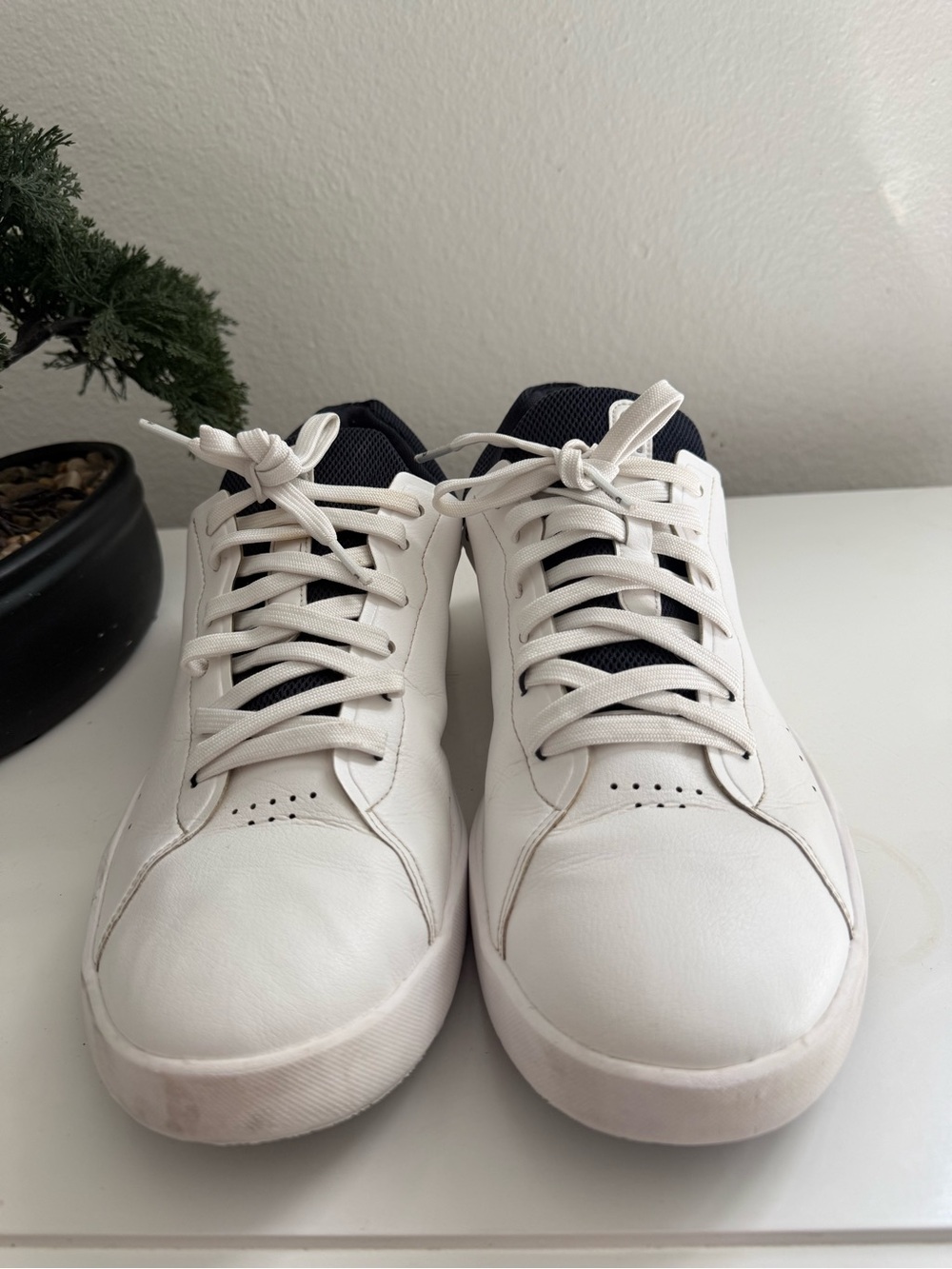 On Running Men size 12 the Roger avantage  Low-Top Sneakers in White and Black - Picture 3 of 10
